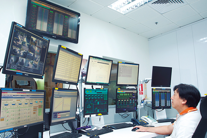 The Harmonas-DEO system for monitoring and control of facilities at the Changi DCS Plant.