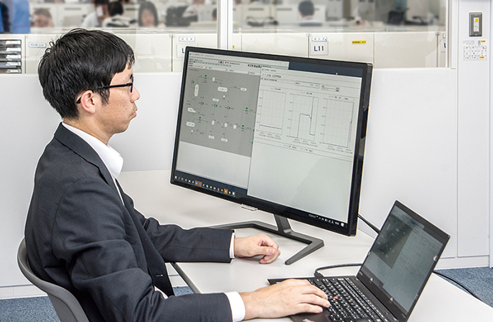 At Idemitsu Kosan, about 100 employees use BI tools to access and analyze operational data on the comprehensive plant information management system, which is useful for improving processes to achieve energy efficiency and higher productivity.
