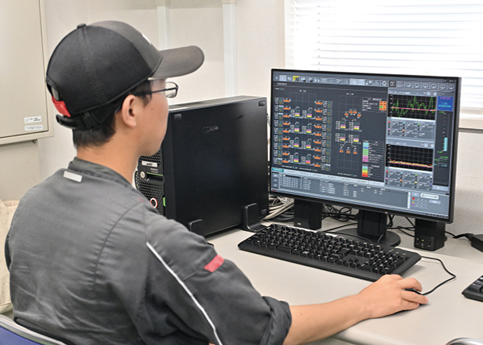 An air conditioning monitoring screen has been added to the Harmonas-DEO™ Harmonized Automation System , which is improving compressor operations. Anti-heat stroke measures are implemented by adjusting indoor temperature settings based on the discomfort index, heat index, and absolute humidity, along with the operating status of the equipment.