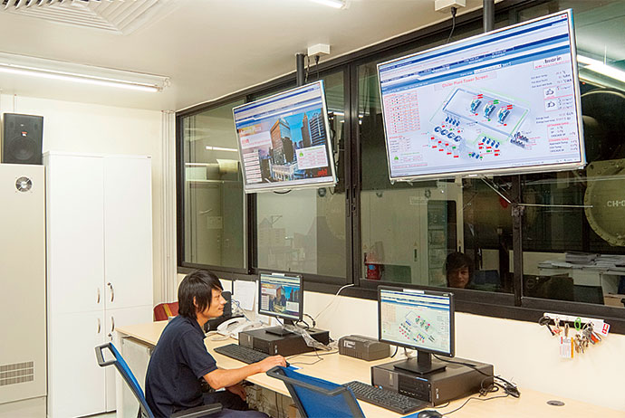 Azbil Corporation’s savic-net™ FX in the central monitoring room serves as the BEMS.