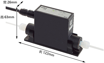 图１ 阿自倍尔开发的微小流量计 型号 F7M（白色的管子为流路的入口（左）和出口（右），黑色线为电源及信号线）