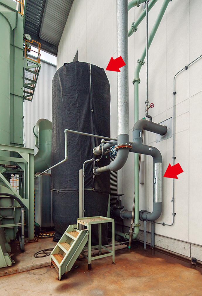 塗装工場側のエアタンク。手前に増設された配管が工場系統用エア配管と接続されており、エアの使用量に応じて融通することが可能となった。