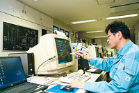 防災センターに設置された建物管理システムsavic-net™20は、15年間休むことなく活躍している。