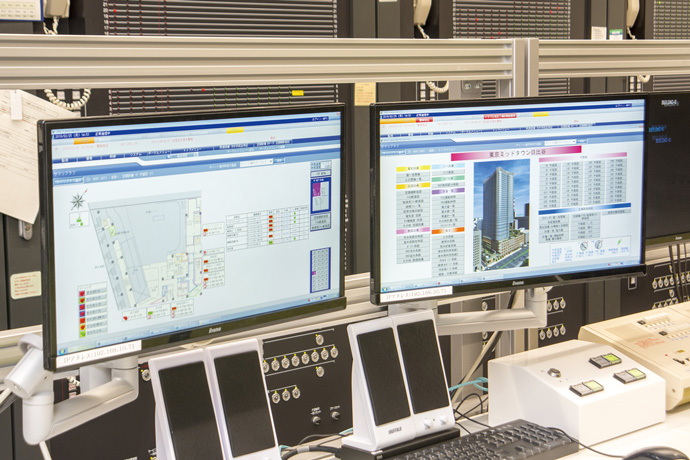 中央監視室でビル全体のセキュリティ状況や、空調などの設備運用状況を一括で監視することができる統合型建物管理システム  セキュリティの操作画面。