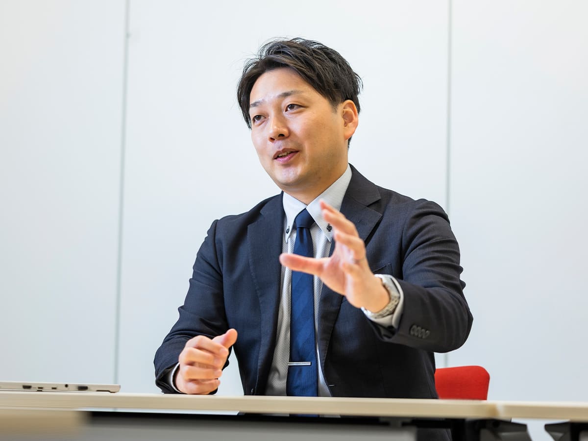 お客様の頭の中にある理想だけを頼りに、ひとつずつ機能を定義して設計図に落とし込む。