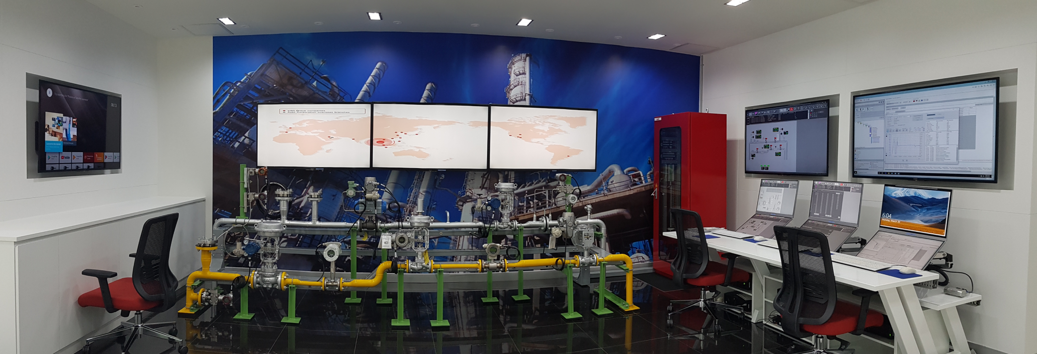 ラヨーン県で2019年から稼働しているソリューションアンドテクノロジーセンターでは、お客さまからお預かりしたバルブの開放点検などが行われており、デモンストレーションが可能なショールームも併設されている