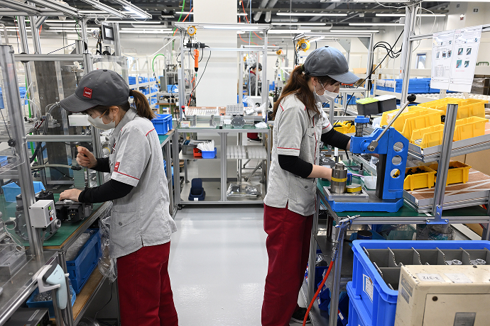 Dual valve production line. Everything from the assembly to the inspection of dual valves is carried out