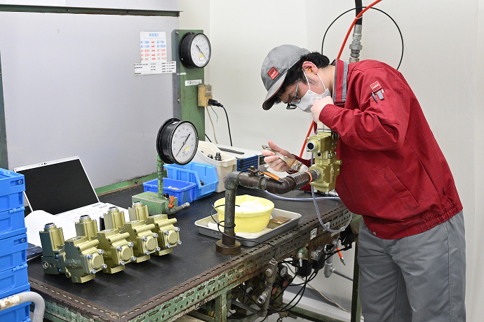 Product inspection room. A soapy water film is used to check for air leaks in directional control valves and to perform operational checks